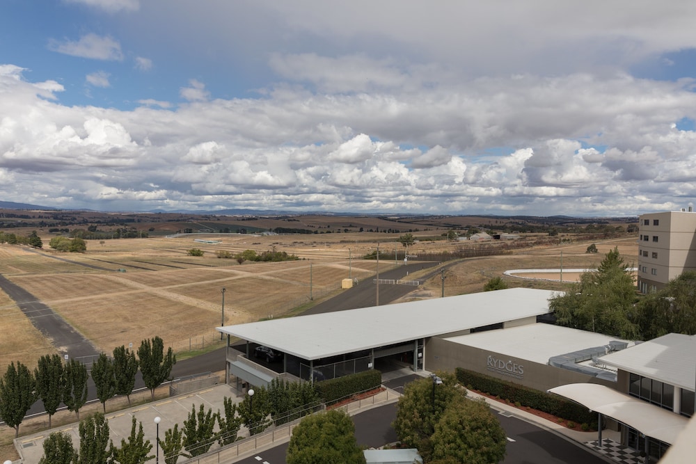 Rydges Mount Panorama Bathurst 63/66