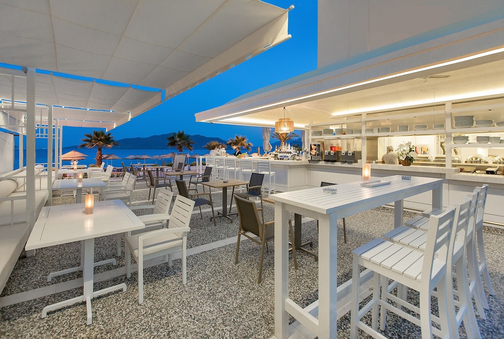 The Beachfront Hotel - Adults Only +16 29/49