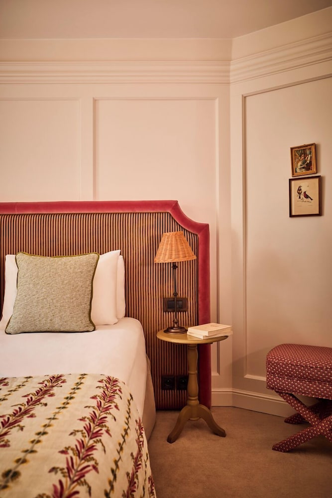 DELUXE, DOUBLE BED