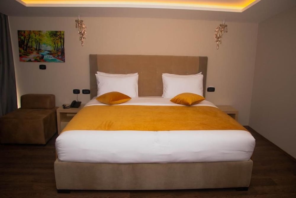 Albanopolis Hotel 28/60