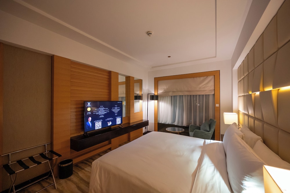 ROOM, KING BED