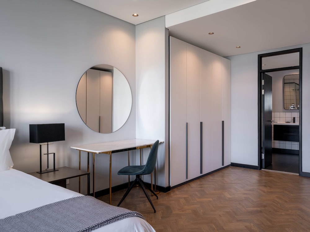 The Onyx Hotel 24/64