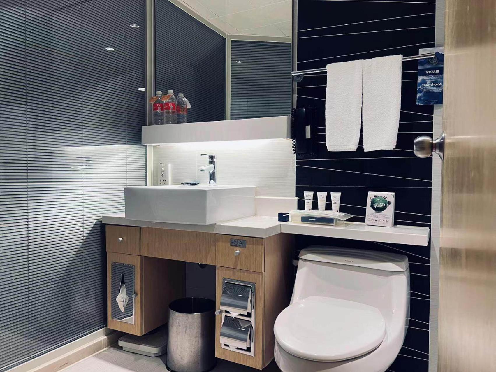 Park Inn by Radisson Shanghai Downtown 40/41
