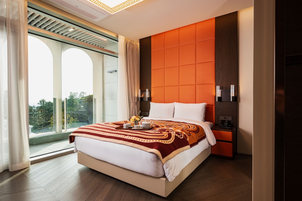 ROYAL, PENTHOUSE