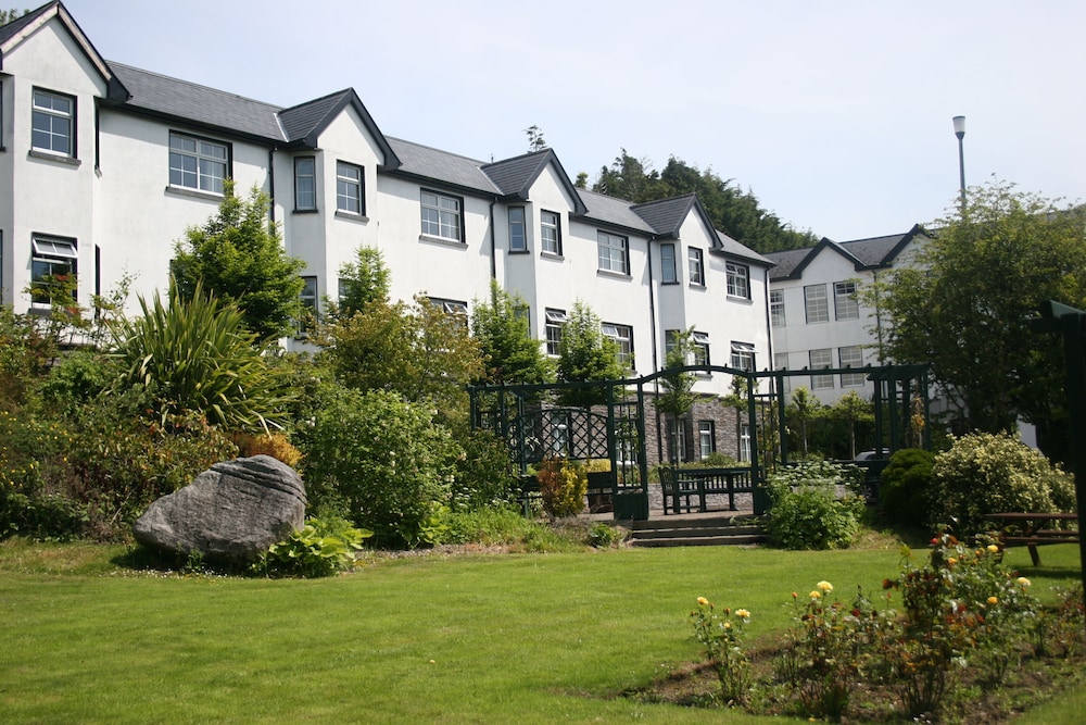 TWIN TREES HOTEL AND LEISURE CLUB(FORMERLY Downhill House Hotel) 46/54