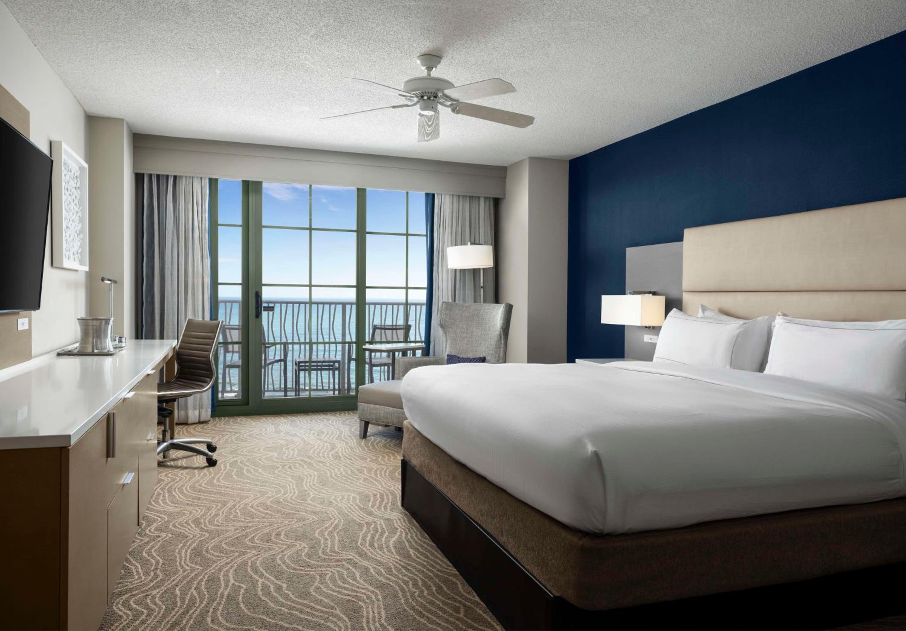 SUPERIOR, KING BED, PARTIAL OCEAN VIEW, BALCONY