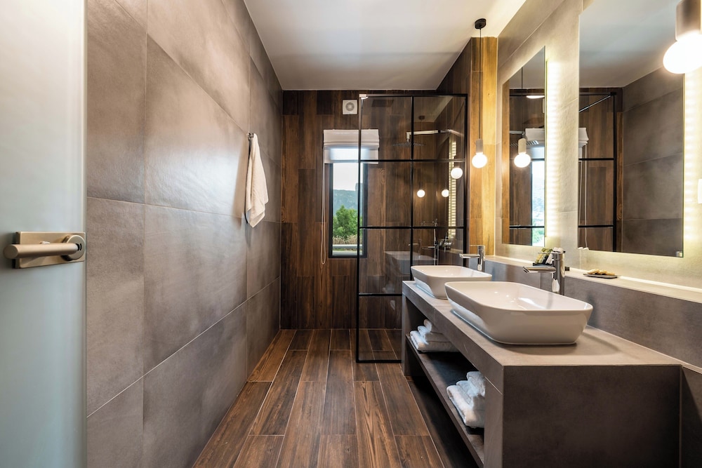 Mirabilis Boutique Hotel 57/60