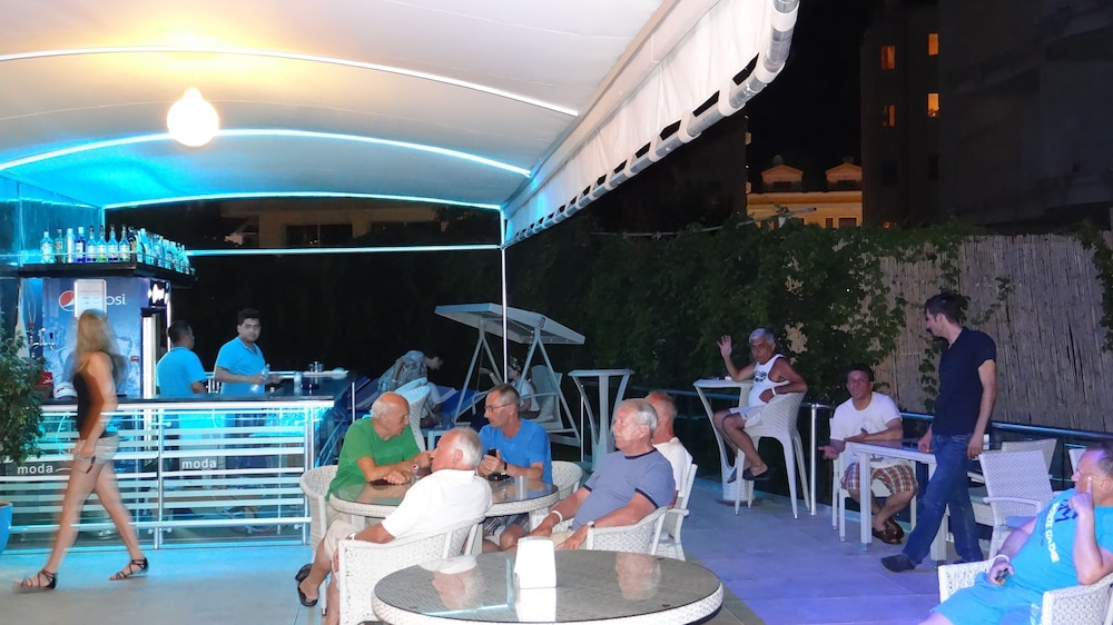 MODA BEACH HOTEL 43/57