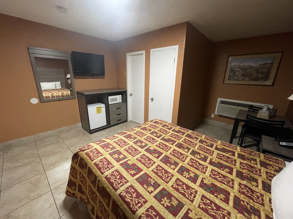 New Corral Motel 29/47
