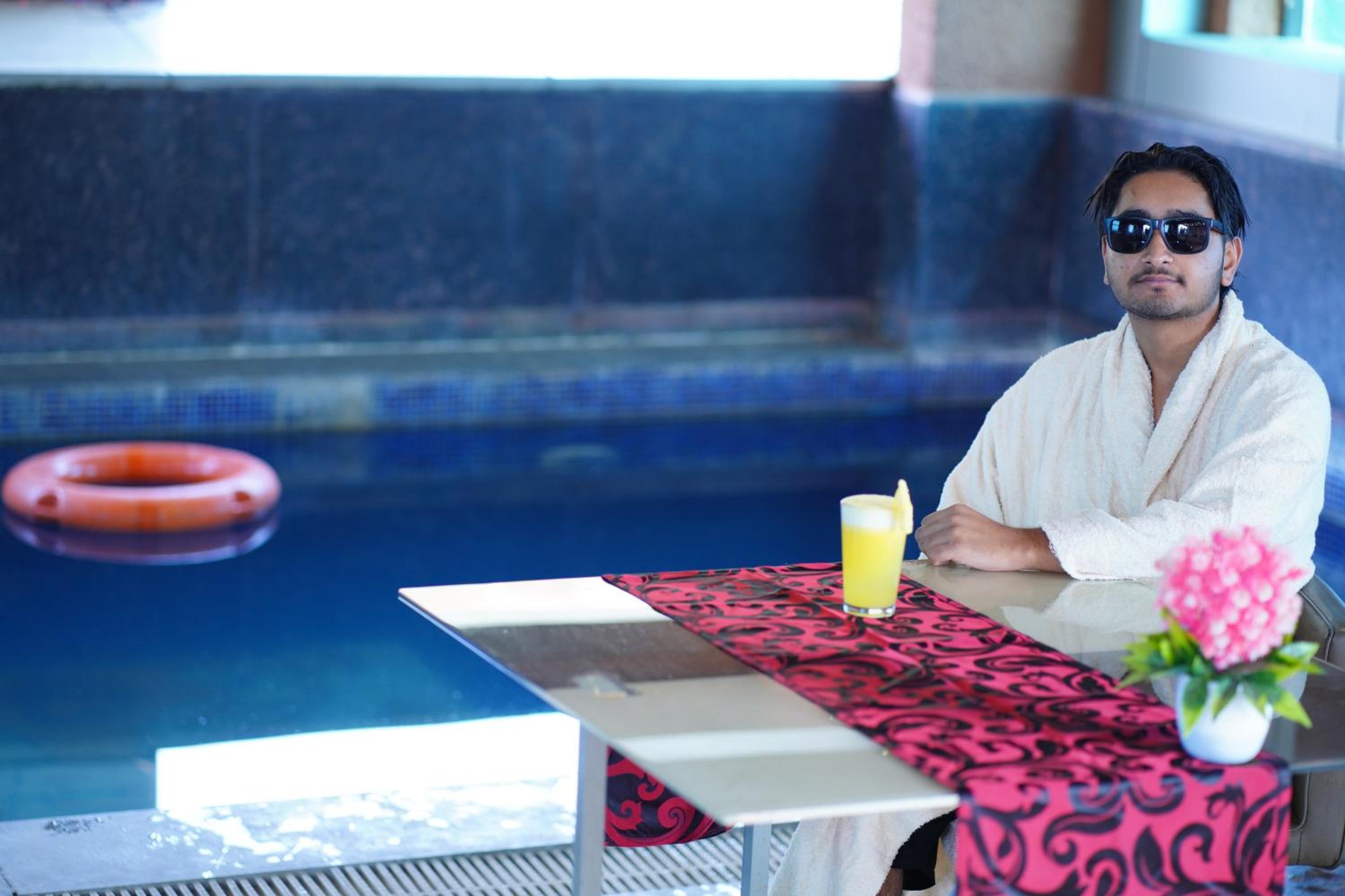 HOTEL TIGERS ROARE 10/50