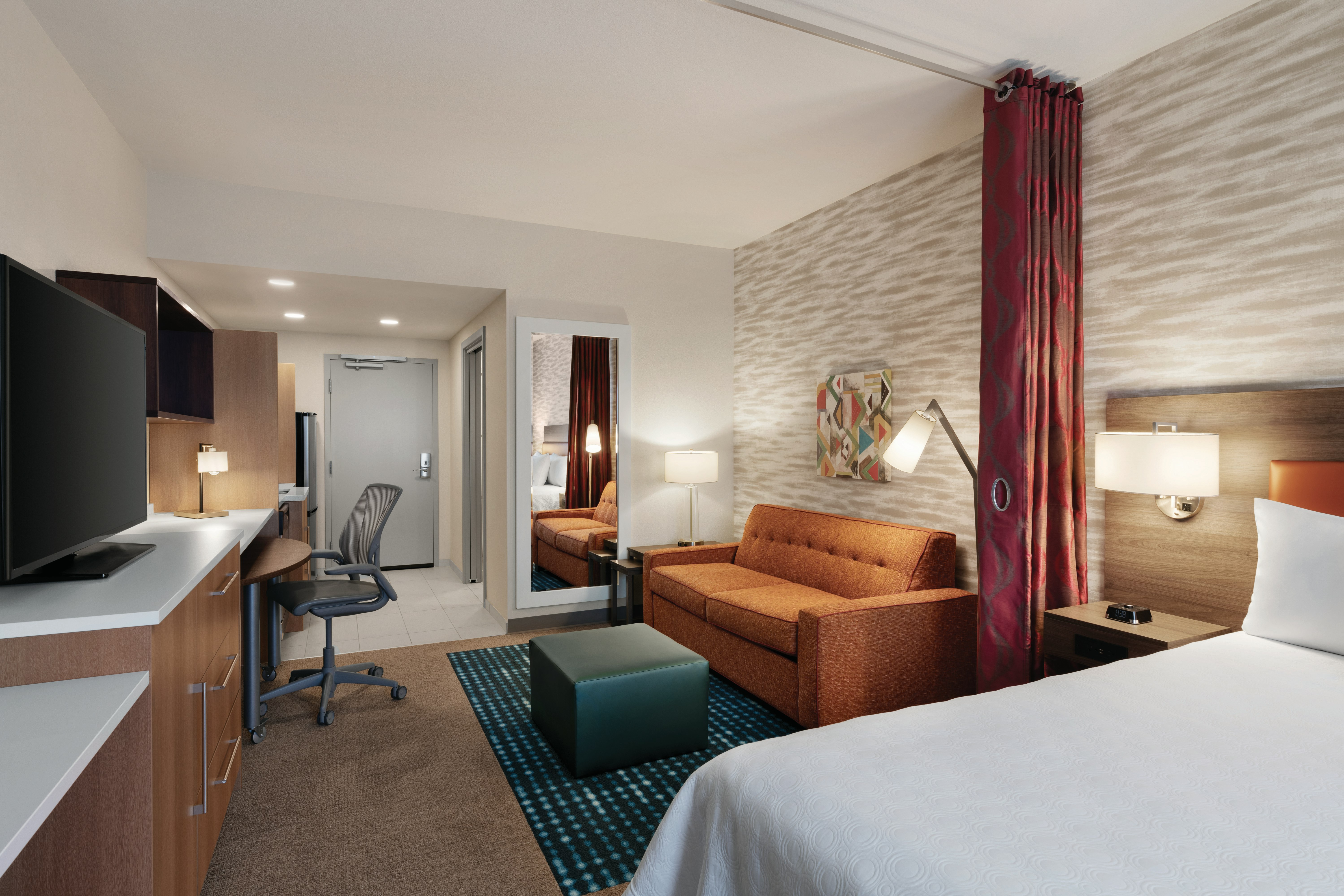 STUDIO, SUITE, KING BED
