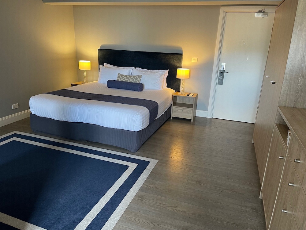Seabreeze Hotel 11/36
