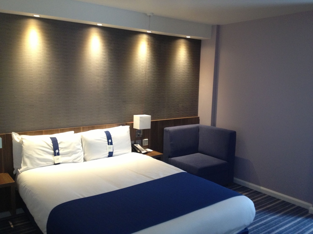 Holiday Inn Express Windsor 14/74