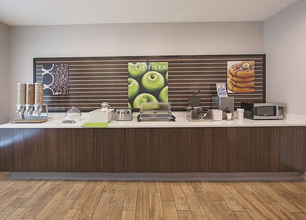 La Quinta Inn & Suites by Wyndham Central Point - Medford 8/48