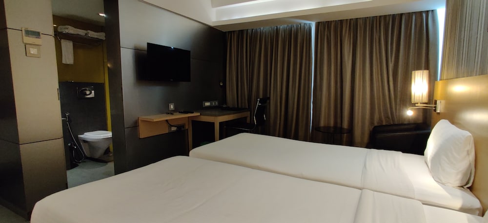 Landmark Residency 36/49