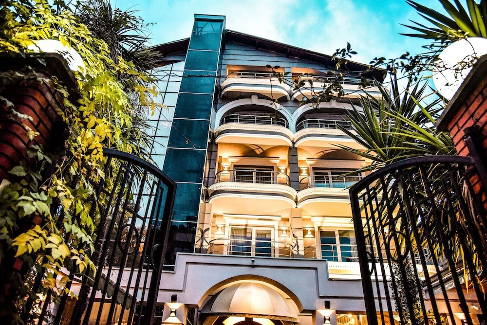VH Broadway Tirana Hotel 2/50