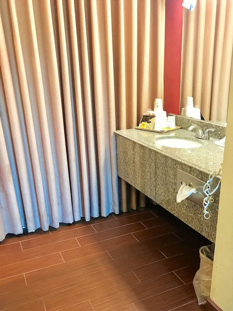 Days Inn by Wyndham East Albuquerque 16/29