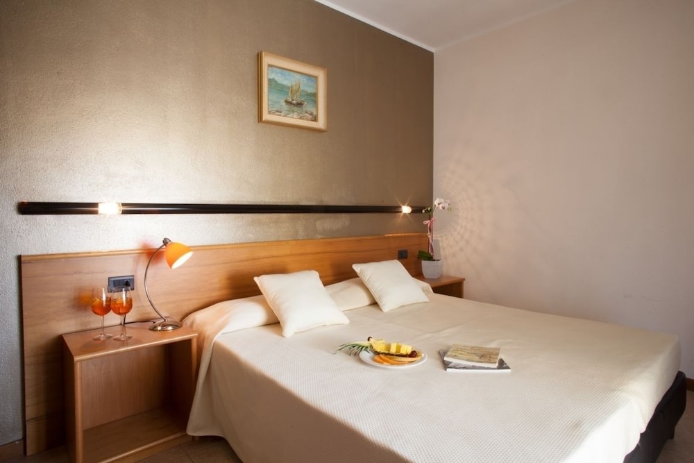 HOTEL PACE 9/65