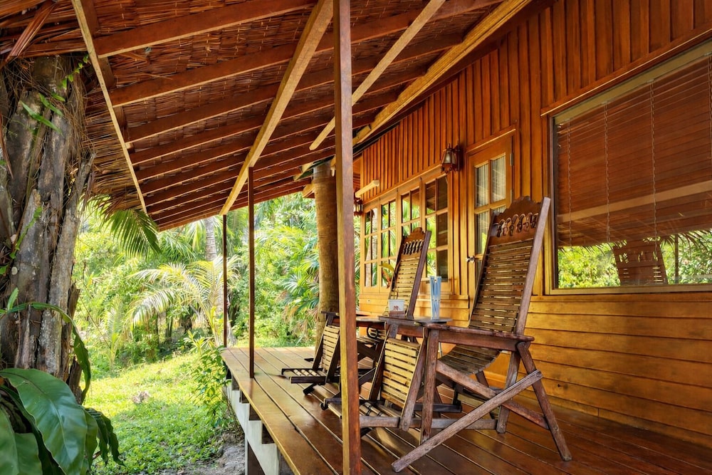 Fisherman Way Beach Resort 40/74