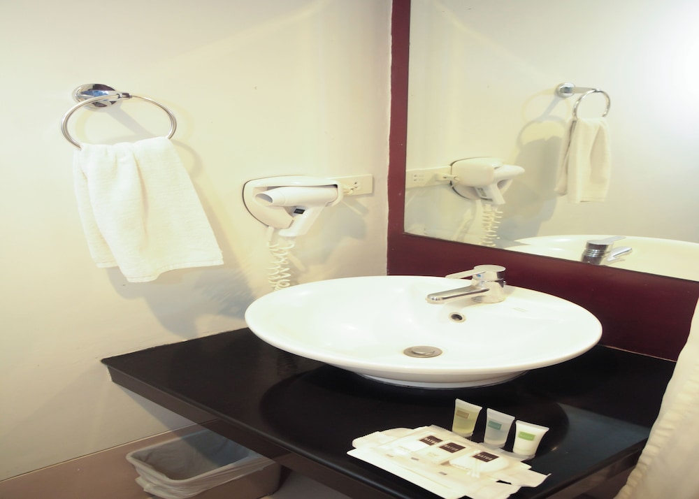 Casablanca Suites Near Airport 57/59