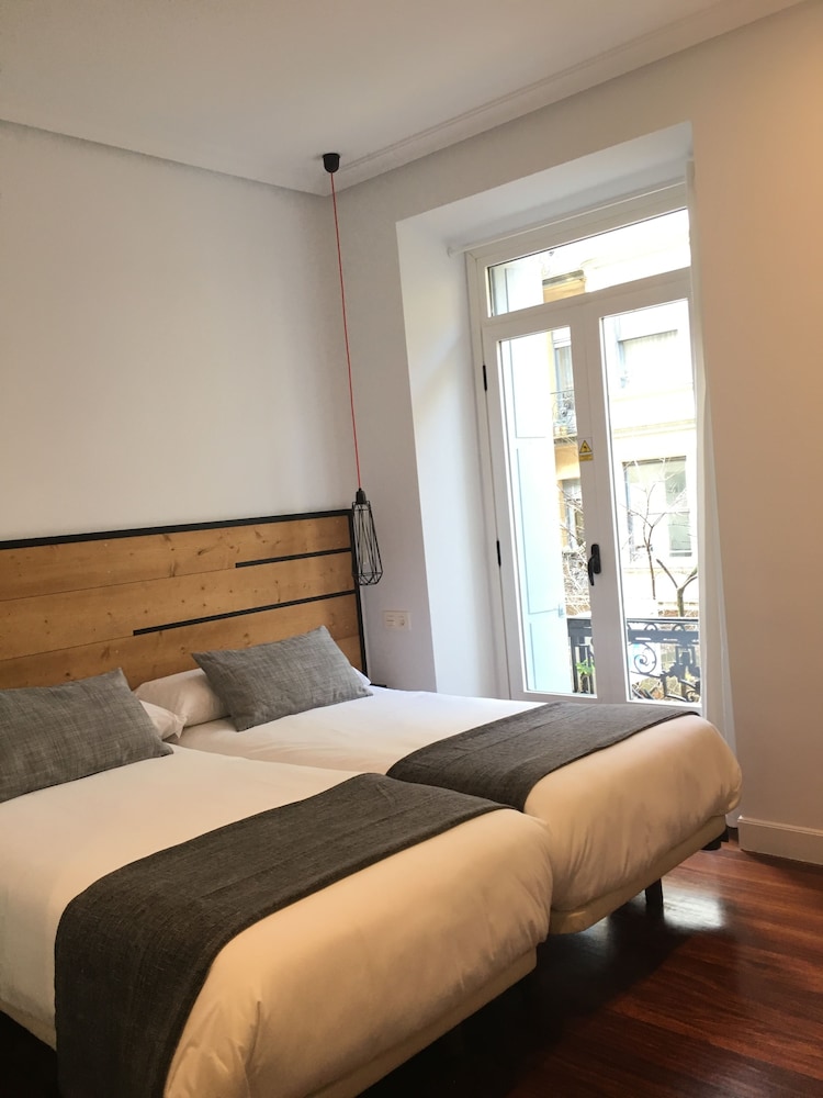 ROOM, DOUBLE BED, CITY VIEW, BALCONY
