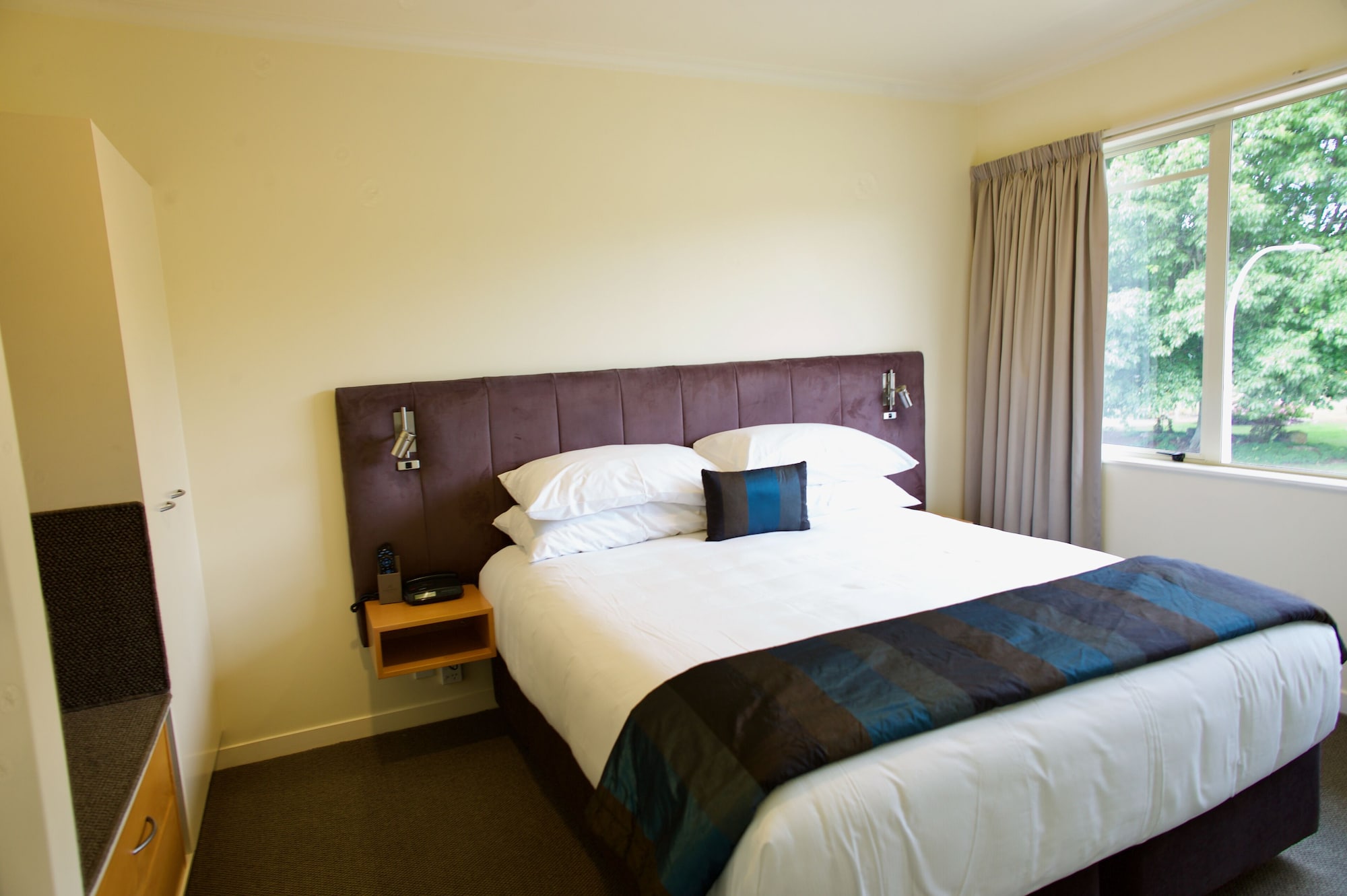 SUPERIOR, TWIN BEDS