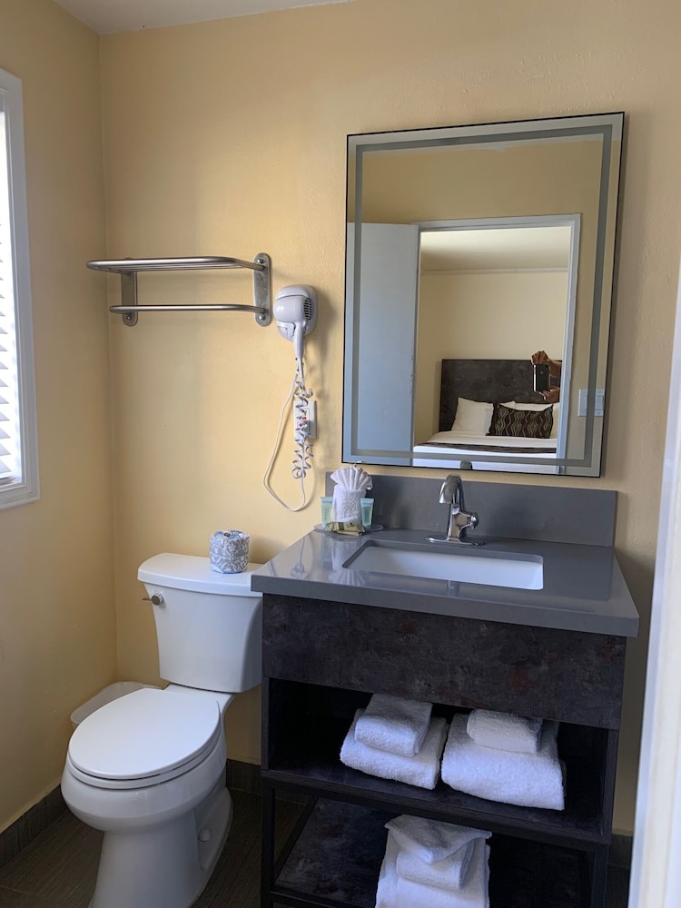 Oasis Inn & Suites 41/50