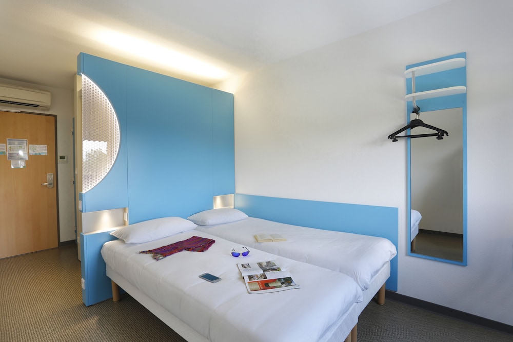 Standard, Twin Beds