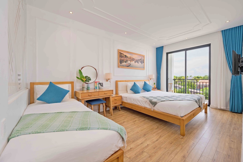 ROOM, QUADRUPLE