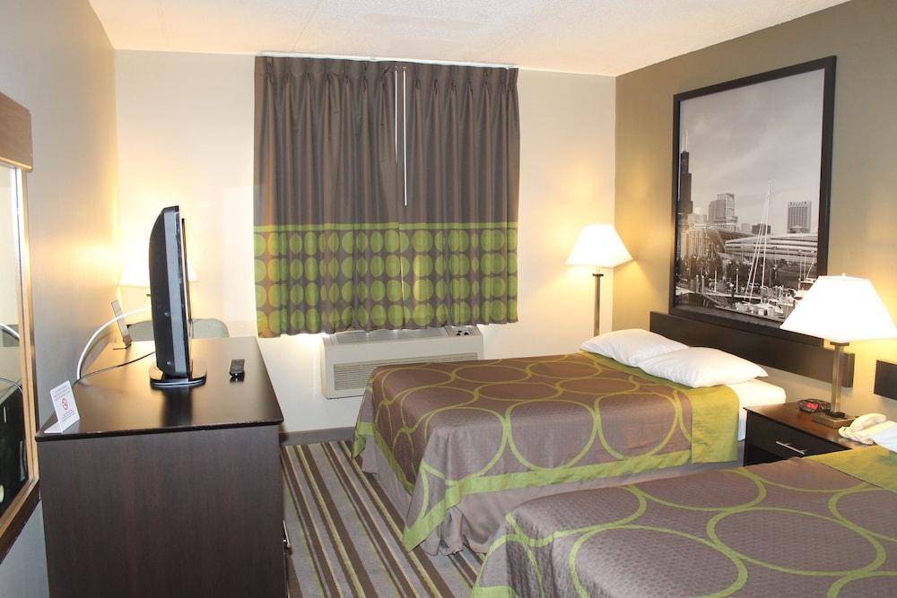 Super 8 by Wyndham Bridgeview/Chicago Area 5/14