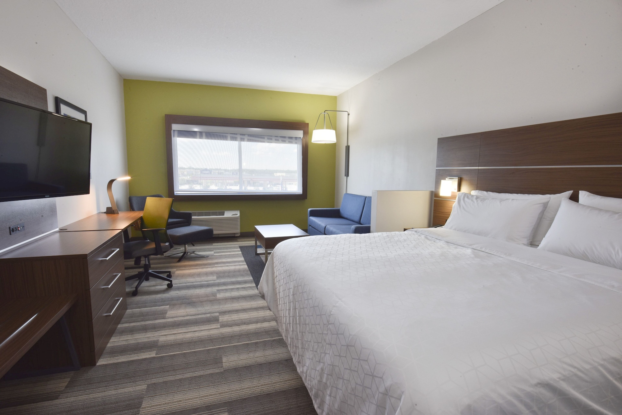 Suite, King Bed, Sofa, Accessible