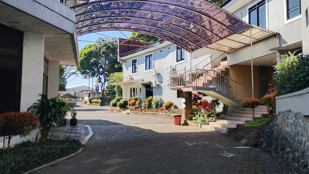 Hotel Nirwana Batu 2/23