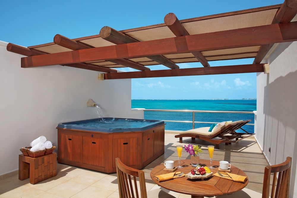 swimming pool spa
