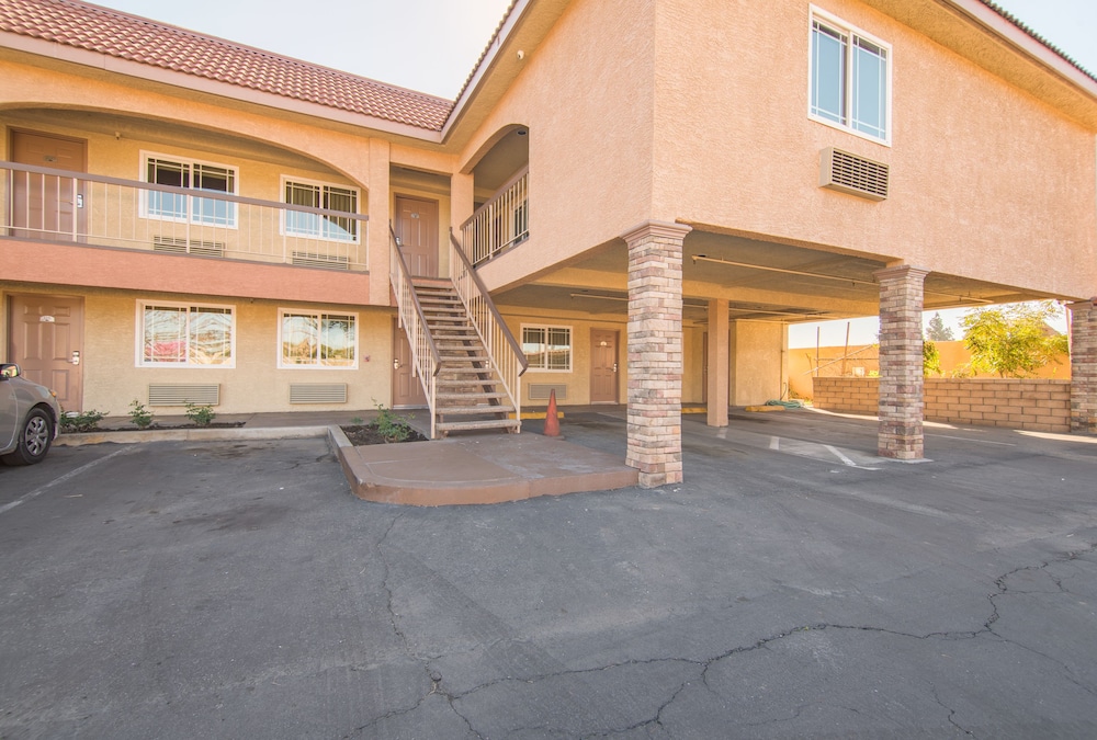 Industry Inn Amp Suites 52/60