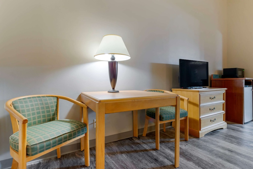 Econo Lodge Lakeview 34/44