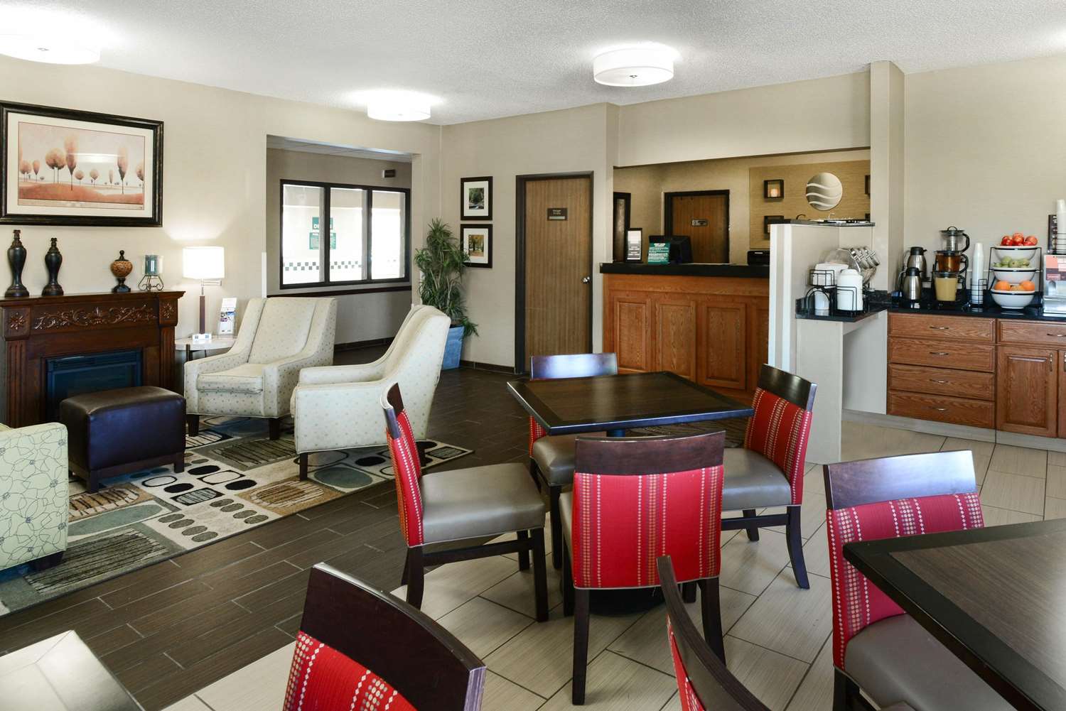 AmericInn by Wyndham Quincy 24/32