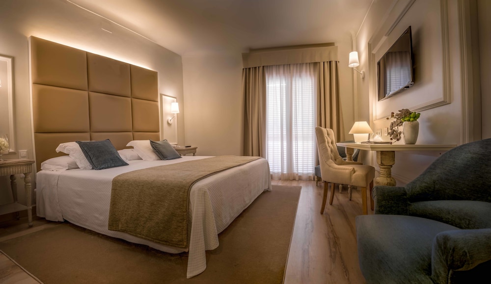 Hotel Pirineos Figueres 16/48