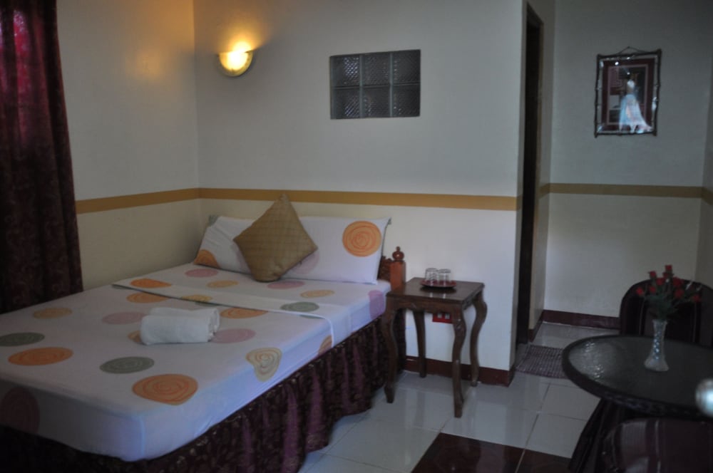 D Lucky Garden Inn 13/48