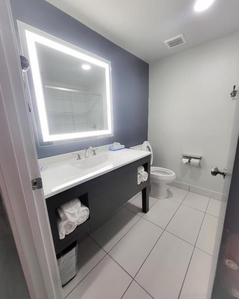 Motel6 Norfolk, VA – East Little Creek 49/50