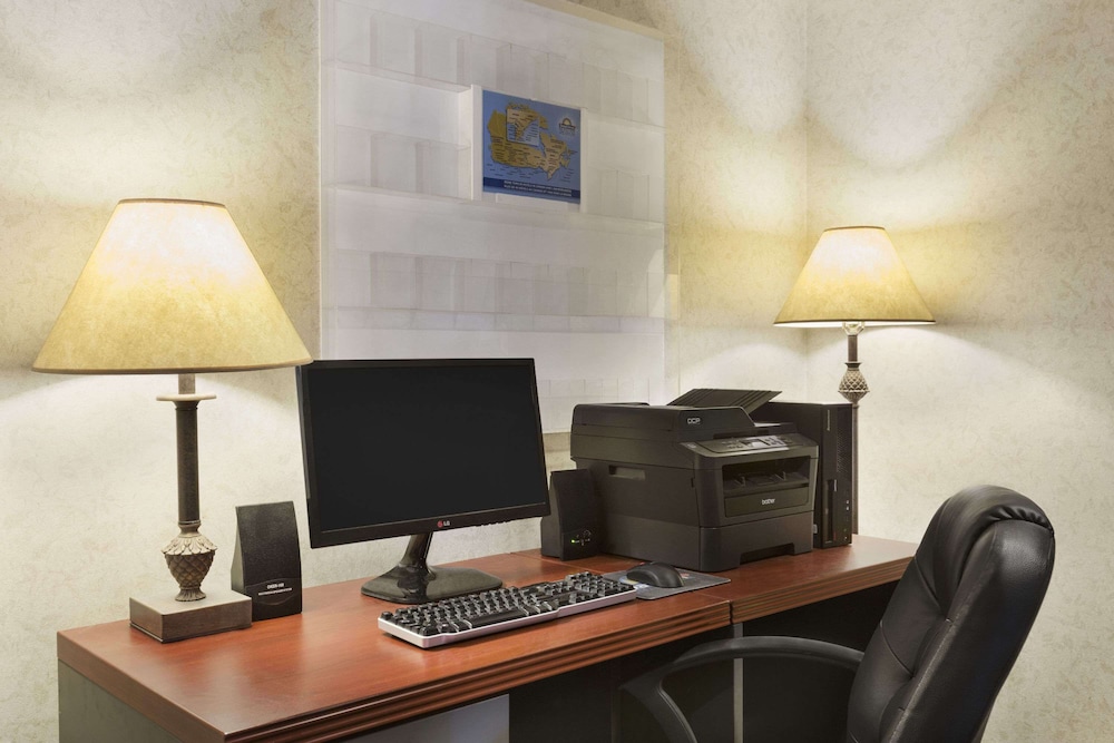 Days Inn by Wyndham Ottawa Airport 37/48