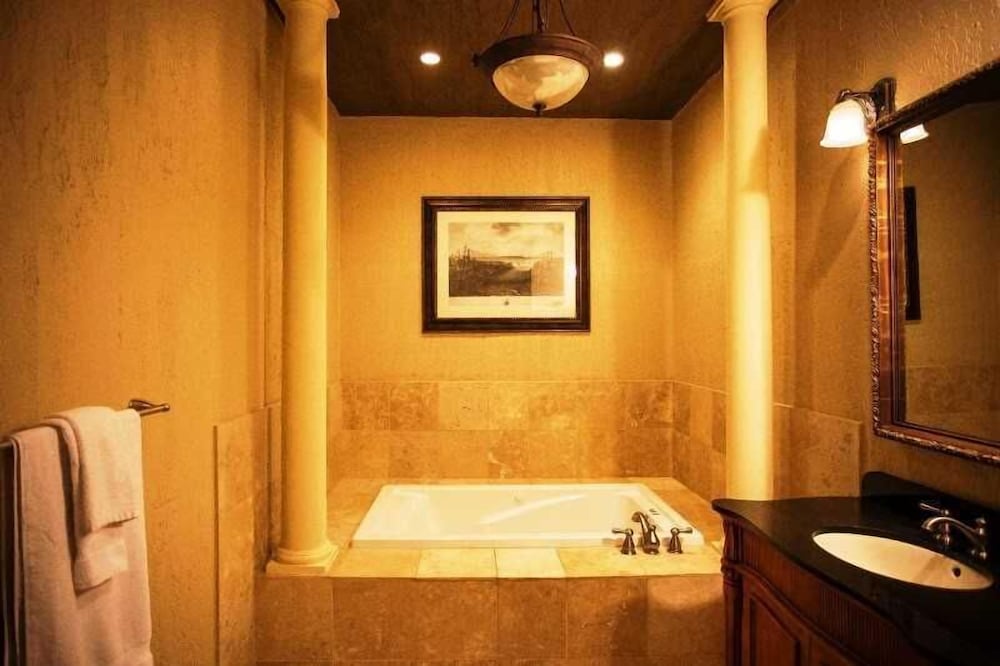 Niagara Crossing Hotel and Spa 39/39