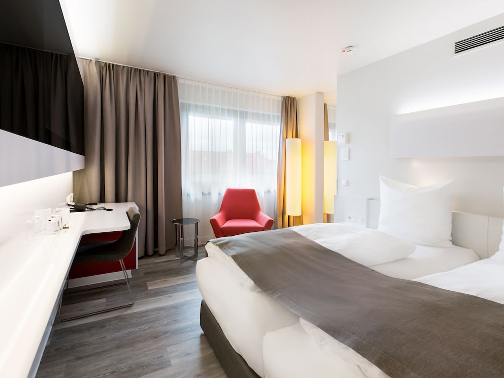 DELUXE, DOUBLE OR TWIN BED