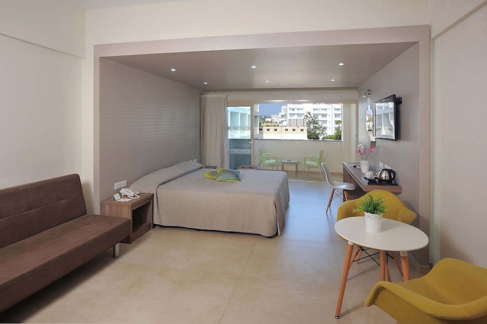 Nelia Gardens 24/48