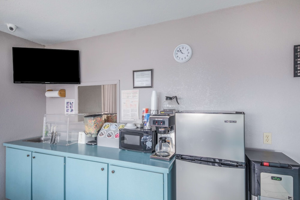 Americas Best Value Inn Giddings 27/37