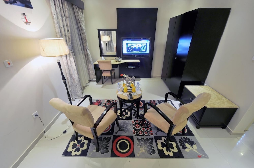 أجنحة الجنادرية 7(Al Janaderia Suites 7) 17/23