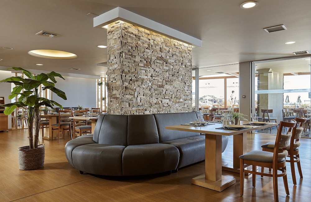 Blue Marine Resort and Spa 55/71