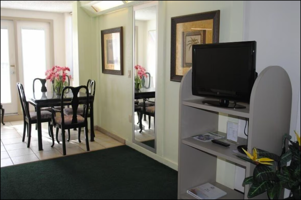 Howard Johnson by Wyndham Oceanfront Daytona Beach 37/44