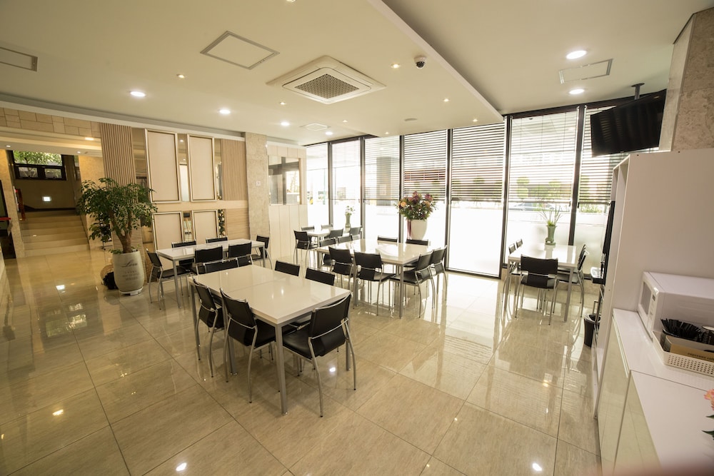 Reve Hotel Jeju 22/35