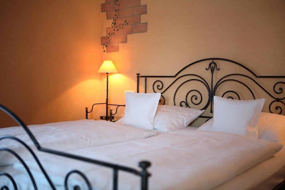 Maifeld Sport- Und Tagungshotel 19/50