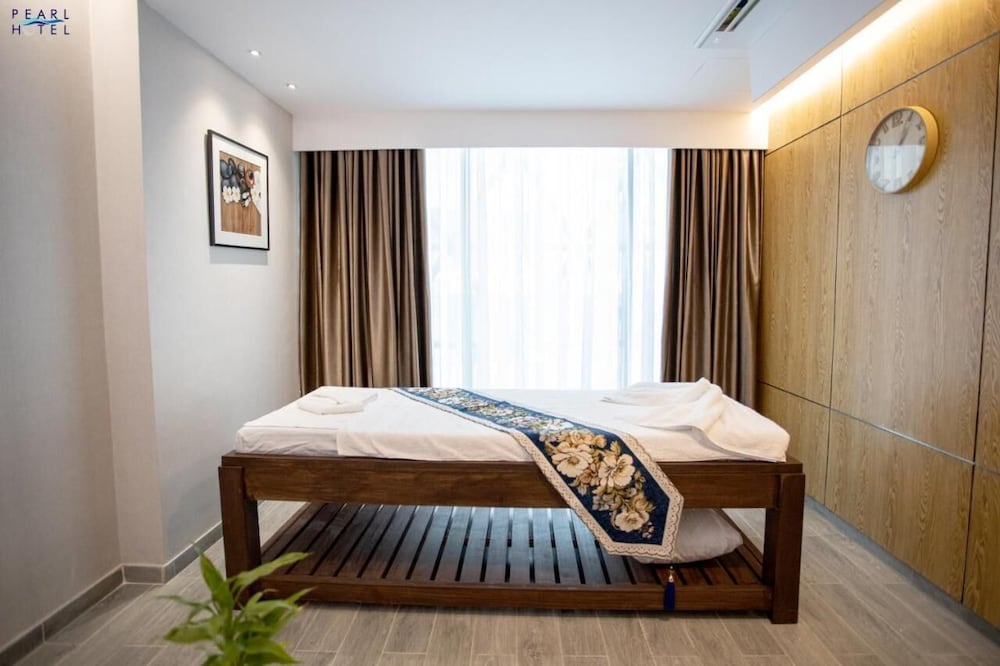 Pearl Hotel 24/43